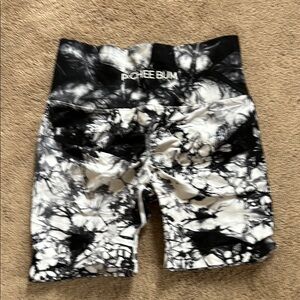 PcheeBum S Marble Scrunch Shorts